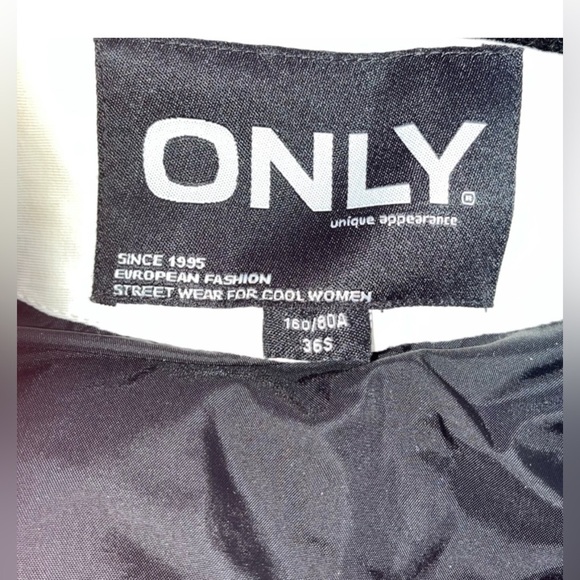 Only puffer jacket- size xs PTP 17inch - Picture 7 of 13